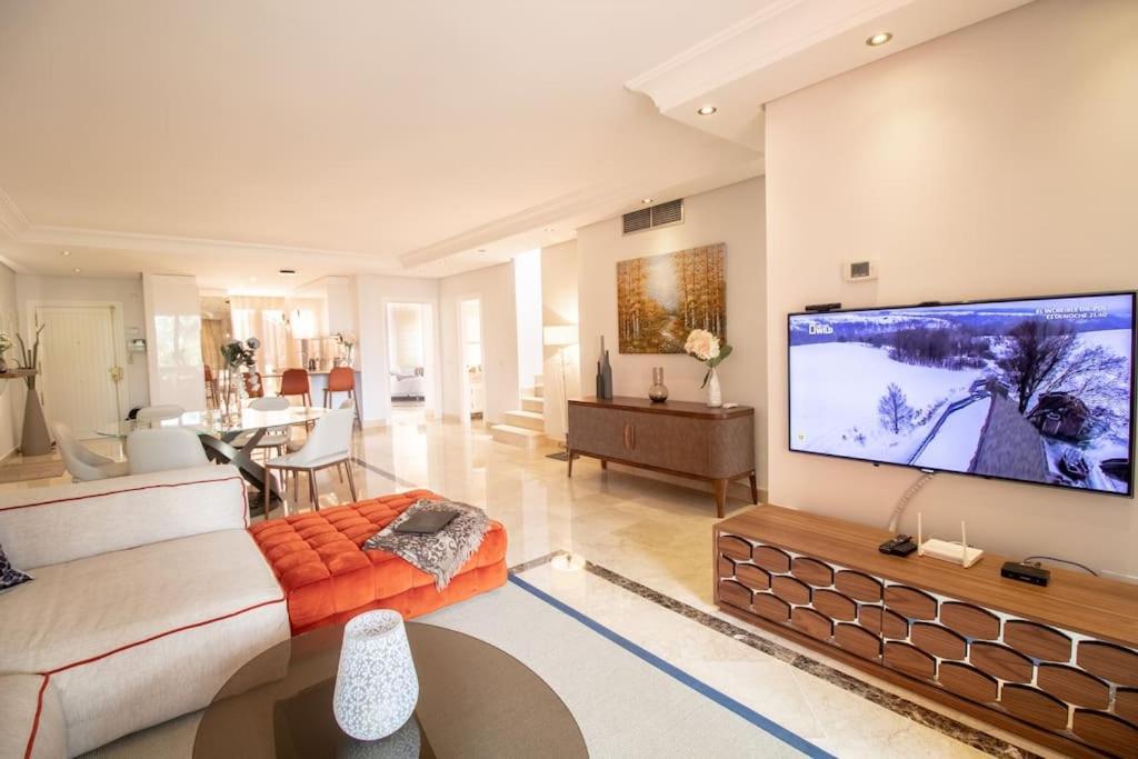 Luxury Duplex Penthouse By Puerto Banus *