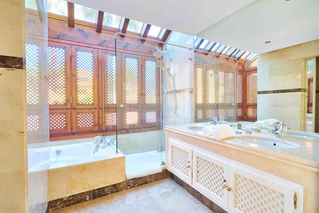 Сasa de vacaciones Luxury Duplex Penthouse By Puerto Banus Marbella