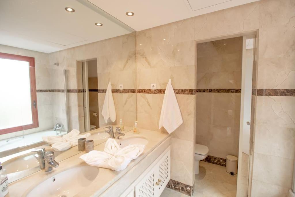 Сasa de vacaciones Luxury Duplex Penthouse By Puerto Banus